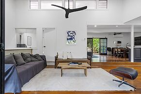 Spacious 3-bed Stay With Balcony and BBQ