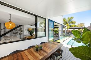 Spacious 3-bedroom Retreat With BBQ and Pool