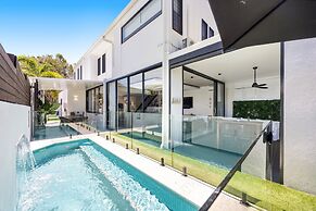 Spacious 3-bedroom Retreat With BBQ and Pool