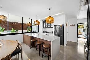 Spacious 3-bedroom Retreat With BBQ and Pool