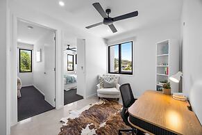 Spacious 3-bedroom Retreat With BBQ and Pool
