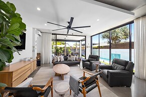 Spacious 3-bedroom Retreat With BBQ and Pool