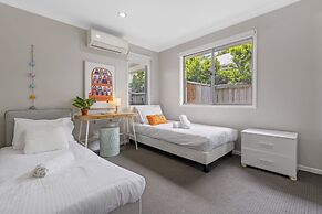 Spacious 4-bed House With Secure Parking