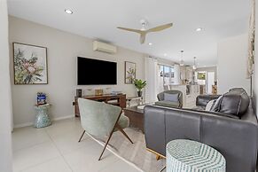 Spacious 4-bed House With Secure Parking