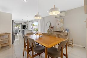 Spacious 4-bed House With Secure Parking