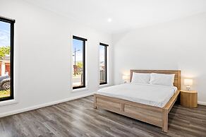 Spacious 4-bed Home With Private Outdoor Area