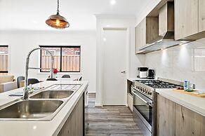 Spacious 4-bed Home With Private Outdoor Area