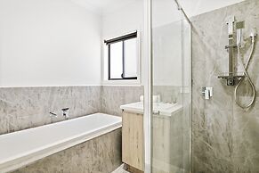 Spacious 4-bed Home With Private Outdoor Area
