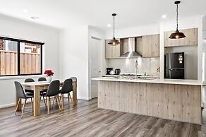 Spacious 4-bed Home With Private Outdoor Area