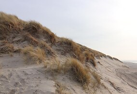Dune Chalet Between Golf Course and Sea Beach