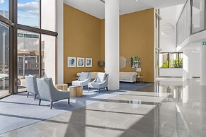 Spacious Inner-city Apartment With Pool