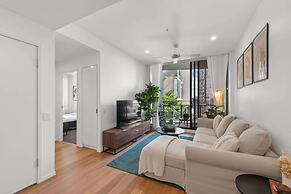 Spacious Inner-city Apartment With Pool