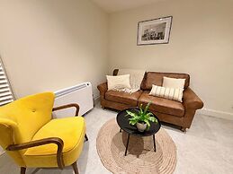 Garden apartment with balcony