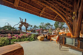 The Peak Sanctuary - Dien Tien Mountain