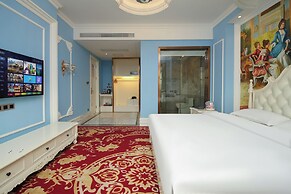 CloudEase International Aparthotel