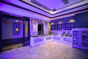 CloudEase International Aparthotel