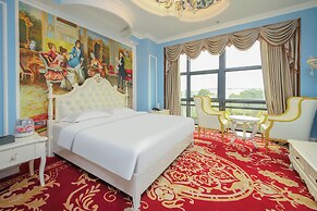 CloudEase International Aparthotel