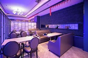 CloudEase International Aparthotel