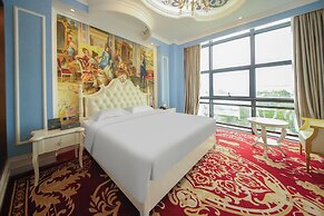 CloudEase International Aparthotel