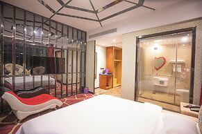 CloudEase International Aparthotel