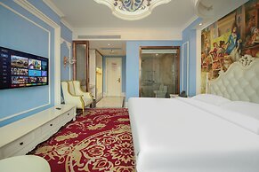 CloudEase International Aparthotel