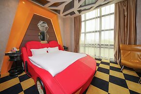CloudEase International Aparthotel
