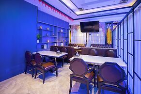 CloudEase International Aparthotel