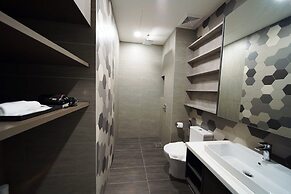 Ceylonz Suites by Mana Mana