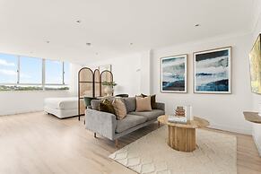 Chic Studio With a Pool and Moments From Shop