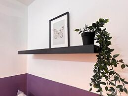 Calm Partition Room Near Metro