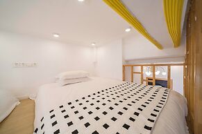 Book and Bed - East Nanjing Road