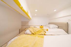 Book and Bed - East Nanjing Road
