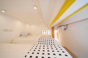 Book and Bed - East Nanjing Road