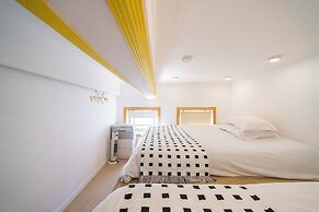 Book and Bed - East Nanjing Road