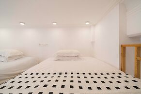Book and Bed - East Nanjing Road