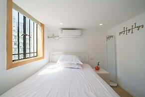 Book and Bed - East Nanjing Road