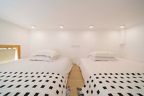Book and Bed - East Nanjing Road