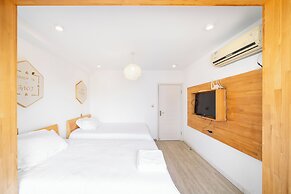 Book and Bed - East Nanjing Road