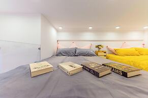 Book and Bed - East Nanjing Road