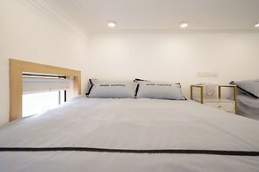 Book and Bed - East Nanjing Road