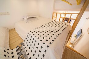 Book and Bed - East Nanjing Road