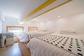 Book and Bed - East Nanjing Road