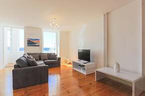 Airy Lapa 2 BR River and Bridge Views AC