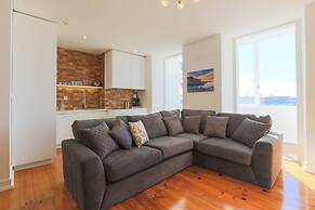 Airy Lapa 2 BR River and Bridge Views AC