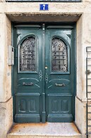 Artistic Alfama 4BR Cathedral Views Tram 28