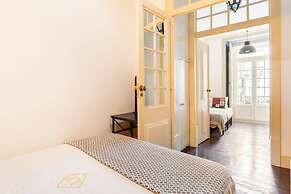Artistic Alfama 4BR Cathedral Views Tram 28
