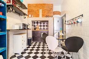 Artistic Alfama 4BR Cathedral Views Tram 28