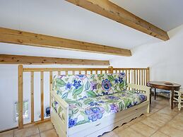 Quiet 6-guest Apartment in Homps