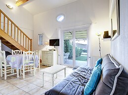 Quiet 6-guest Apartment in Homps