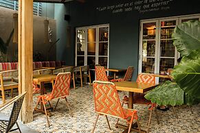 HOTEL LIBRERIA CAFE DE POMBAL